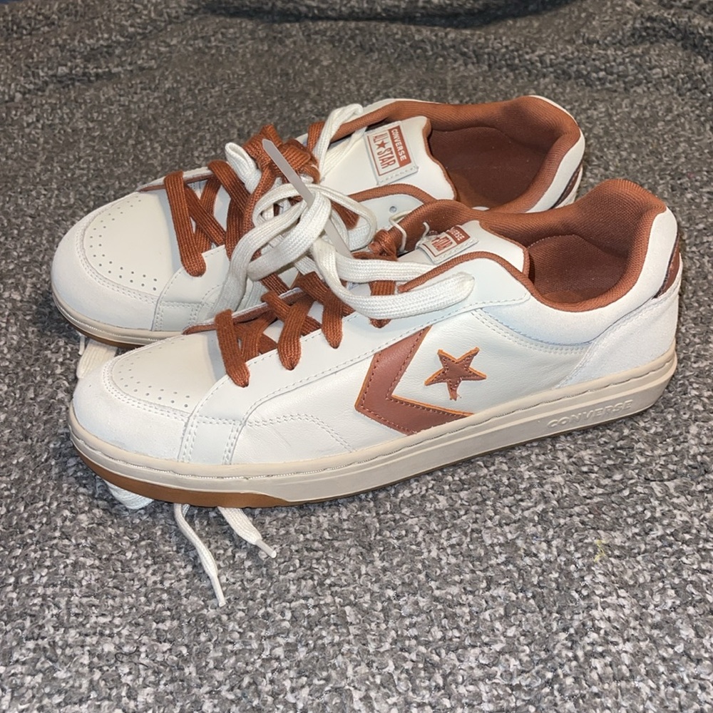 Converse - Picture 2 of 4